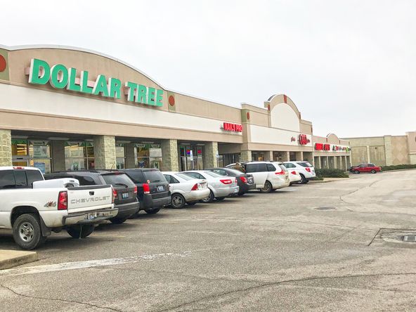 Walmart Retail Plaza: 191 Walmart Way, Maysville, KY 41056
